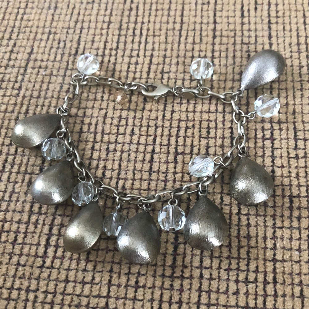 Chic Silver Teardrop Charm Bracelet